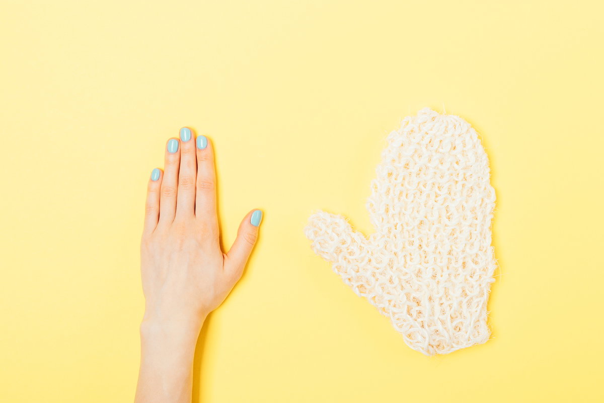 Hand und Peelinghandschuh