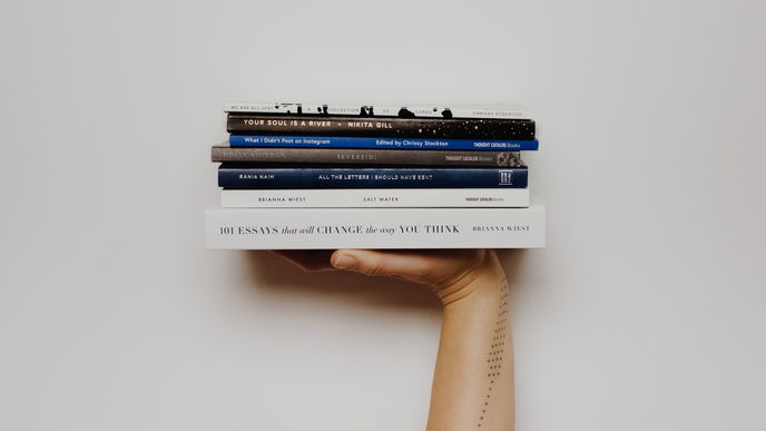 Buch-Tipp 2022: Diese 3 Bücher sind perfekt für düstere Herbsttage