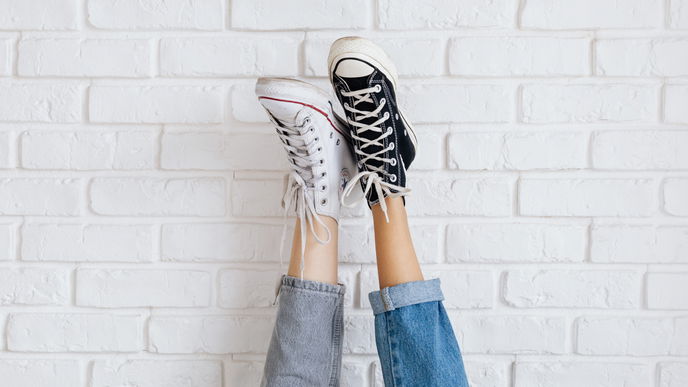 Haushalt: Saubere Schuhe dank Zahnpasta! Diesen Hack solltest du kennen