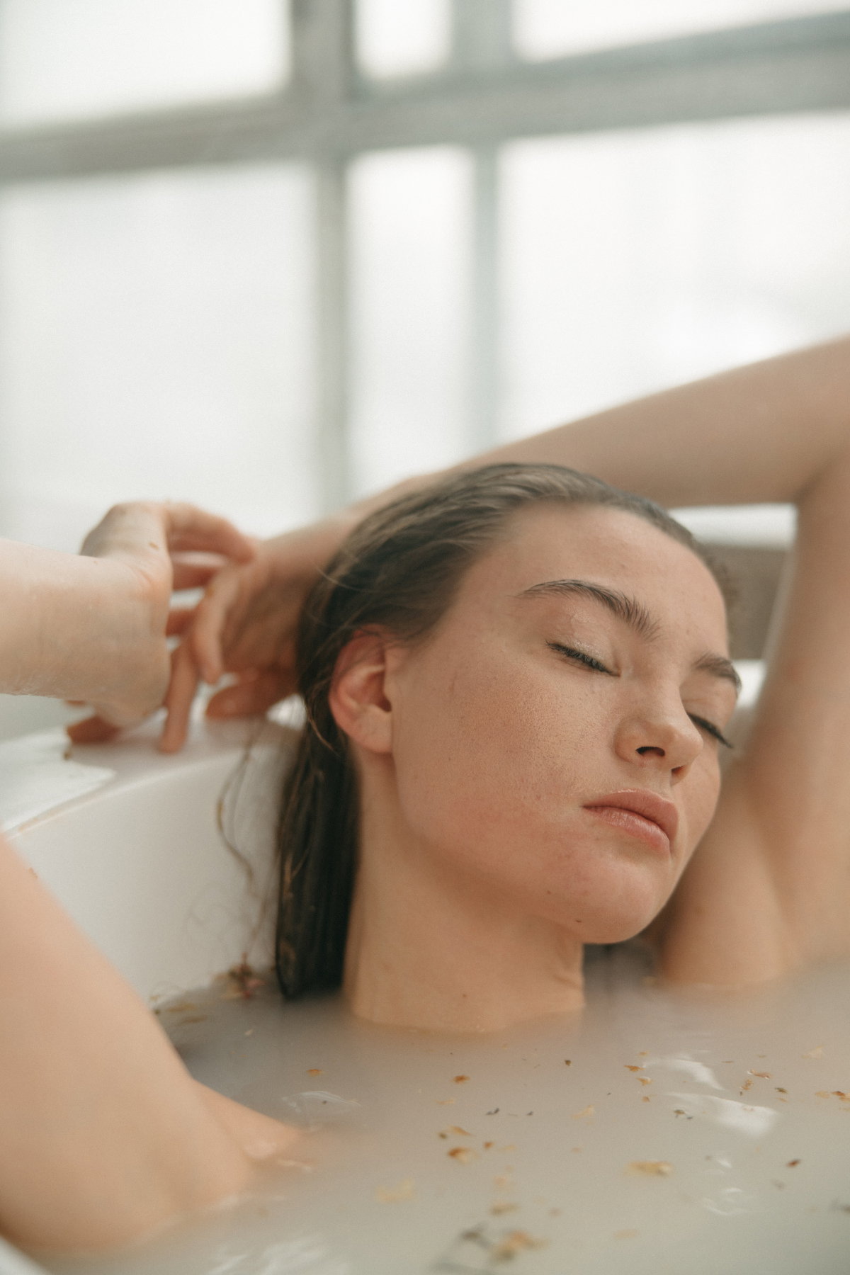 Frau in Badewanne
