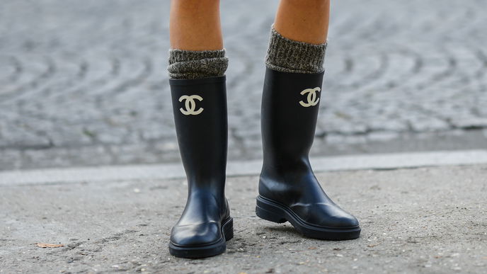 Schuh-Trend 2022: Mut zur Socke! Darum gucken im Herbst Kuschelsocken aus unserem Stiefel