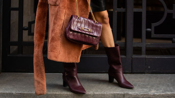 Herbst-Trend 2022: Taschen in dieser edlen Farbe sind unsere treuen Begleiter im Herbst