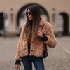 Modetrends Herbst 2022: Diese kuschelige Teddyjacke unter 55 Euro bringt dich stilsicher durch den Winter