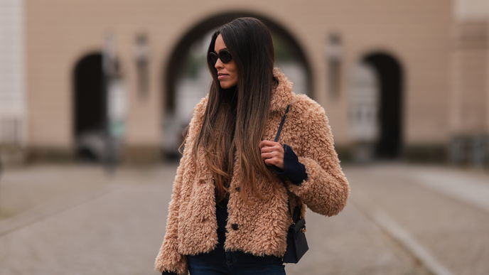 Modetrends Herbst 2022: Diese kuschelige Teddyjacke unter 55 Euro bringt dich stilsicher durch den Winter
