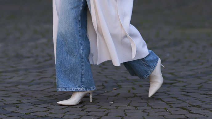 Darum liegen weiße Ankle-Boots diesen Herbst im Trend