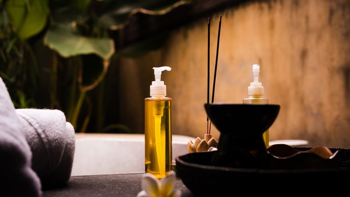 Beauty-Trend 2022: Purer Luxus! Dieses Badeöl unter 15 Euro verzaubert dein Bad in eine Oase
