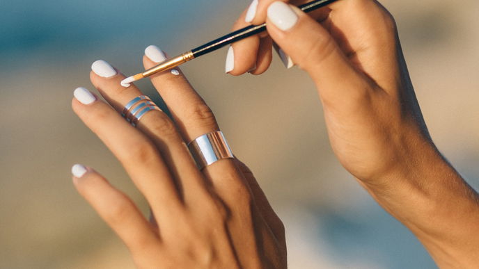 Nagel-Trend 2022: Kreative Nagellack-Muster verwandeln deine Fingernägel in "Brushstroke Nails"