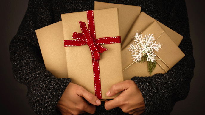 Weihnachtsgeschenke 2022: Die besten 3 Bücher zum Verschenken