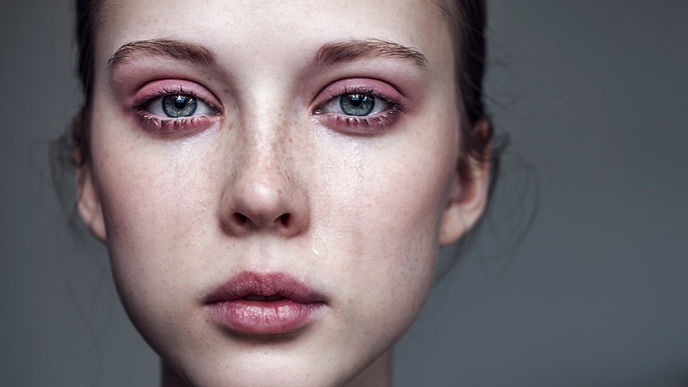 Beauty-Trend 2022: "Crying Make-up" soll dich richtig verheult aussehen lassen 