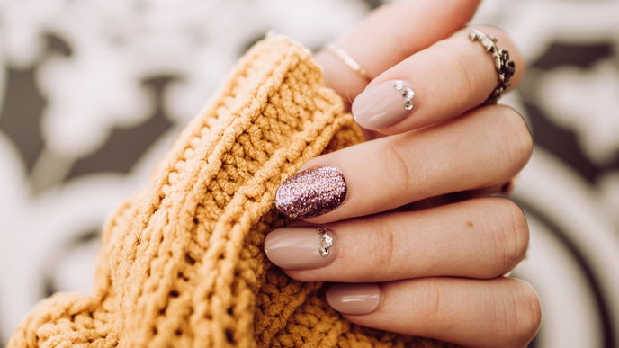 Nagel-Trend: "Dazzle Nails" bringen jetzt Glamour auf deine Finger