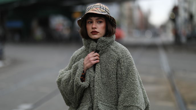 Winter-Trend 2022: Teddy-Jacken sind die kuscheligsten Begleiter in der kalten Jahreszeit