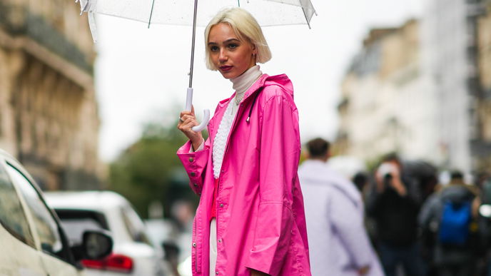Winter-Trend 2022: Mit diesen Regenjacken bleibst du trocken und liegst im Trend