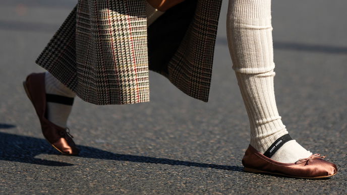 Winter-Trend 2022: Stulpen sind wieder in! Der "Balletcore"-Trend wird jetzt rauf und runter getragen
