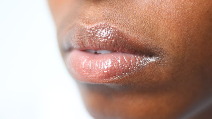 Beauty-Trend 2022: "Wet Glossy Lips"! So klappt der virale Lipgloss-Trick