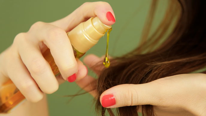 Beauty-Trend 2022: Kaputte Haare retten - Die 3 SOS-Haarpflege-Produkte mit Keratin helfen!