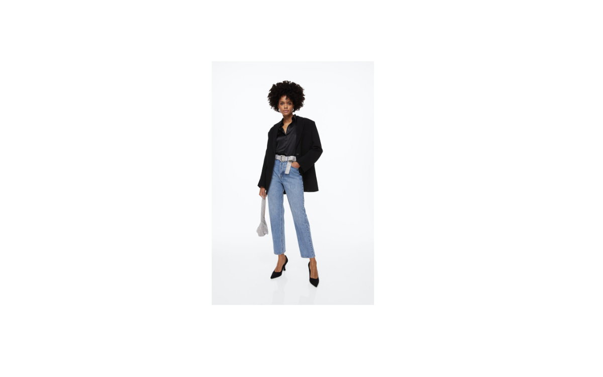 Frau trägt Jeans