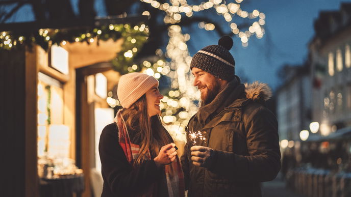Weihnachten als Paar meistern: So übersteht eure Liebe die Feiertage