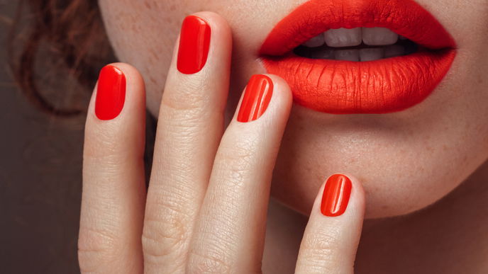 Nagel-Trend 2022: Die "Red Nails Theory" ist das Geheimnis für mehr Dates