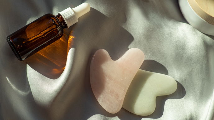 Gua Sha Stein: So wendest du das Massage-Tool richtig an