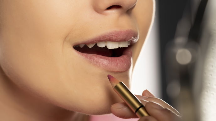 TikTok ist verrückt nach Oval Lining! So setzt du deine Lippen perfekt in Szene