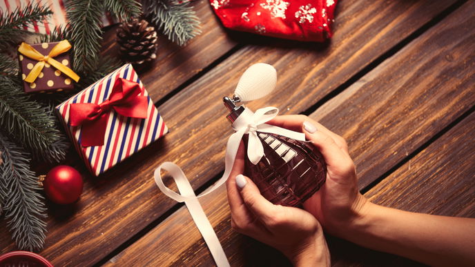 Weihnachten 2022: Diese 3 günstigen Parfums sind perfekt als Wichtelgeschenk