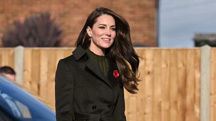 Modetrend 2022: Prinzessin Kate trägt das perfekte Kleid von Mango für den Winter