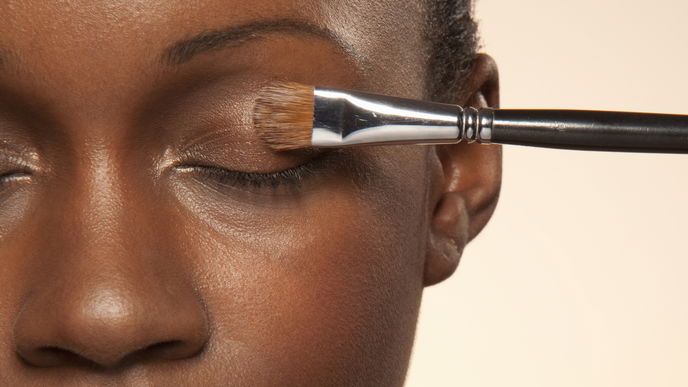 Beauty-Trend 2022: DAS ist der schnellste Lidschatten-Trick - laut TikTok!