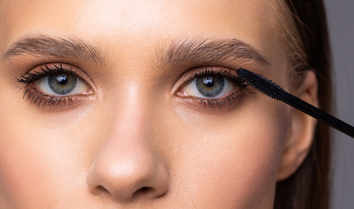 So wird die Mascara nie wieder bröckelig