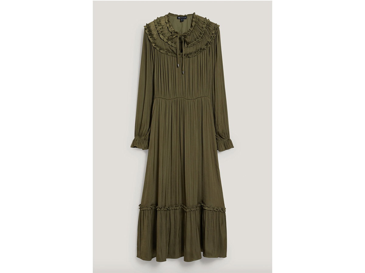 Langes Kleid mit Rüschen und Falten