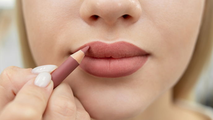 Beauty-Trend 2022: Laut TikTok! Vollere Lippen dank diesem Lipliner-Trick - So geht's