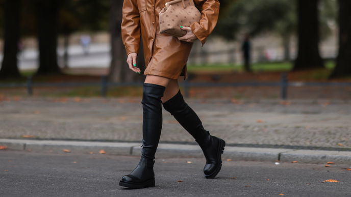 Winter-Trend 2022: Mit diesen 3 Dingen solltest du Overknee-Stiefel auf keinen Fall kombinieren