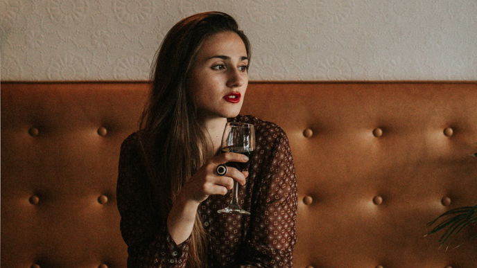 5 Tipps gegen Overthinking beim Dating, die wir gerne früher gekannt hätten
