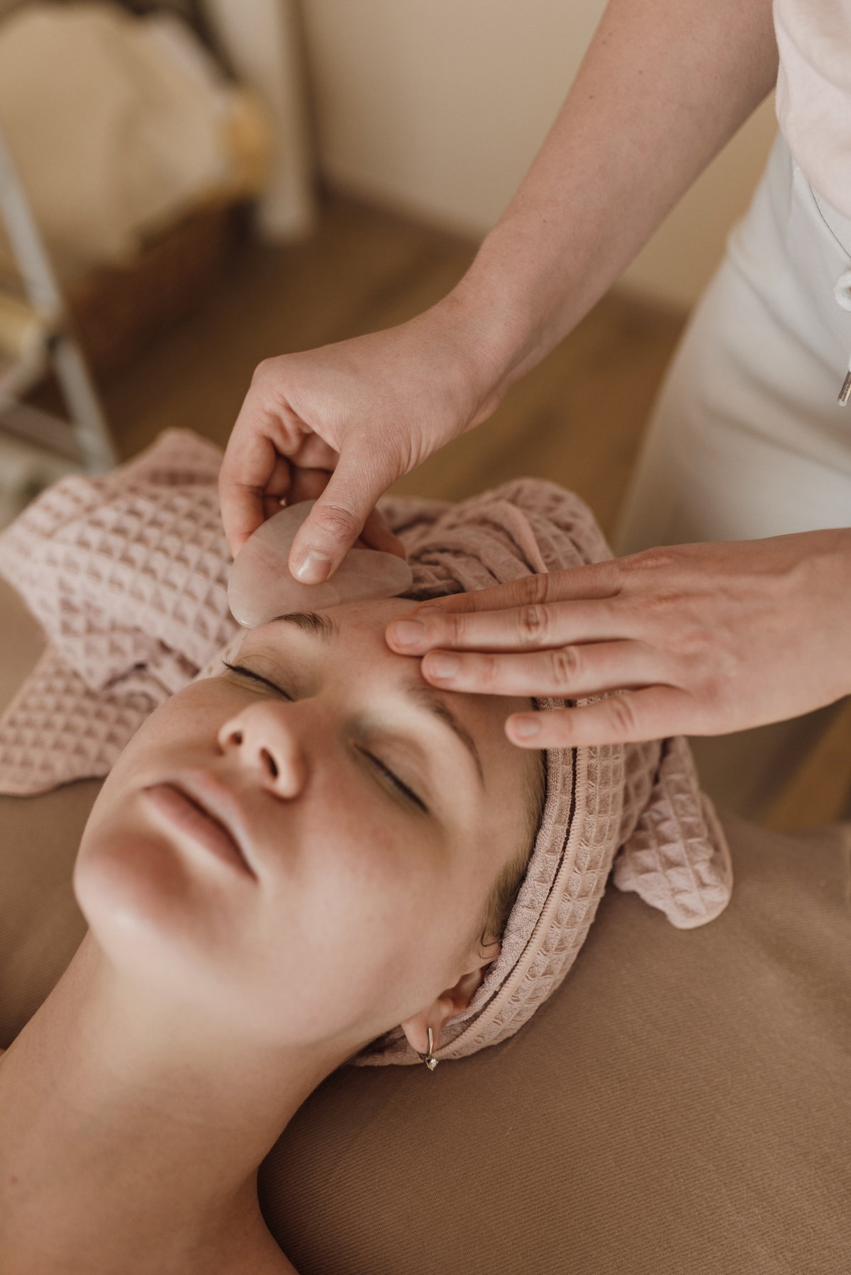 Gua Sha Stein Anwendung