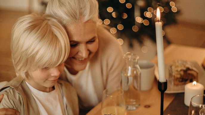 Geschenke-Guide: Weihnachtsgeschenke für Omas, die schon alles haben