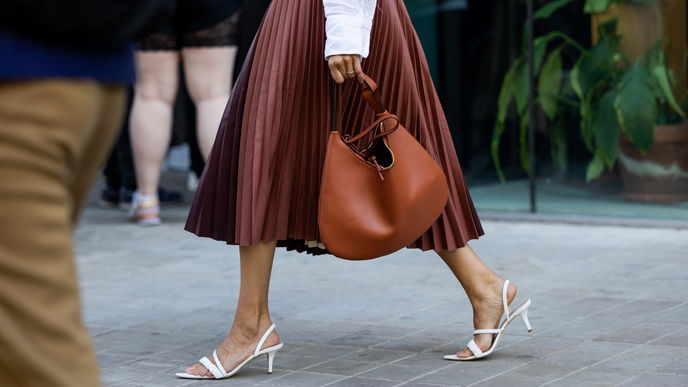 Plisseerock kombinieren: Outfit-Ideen und wichtige Tipps