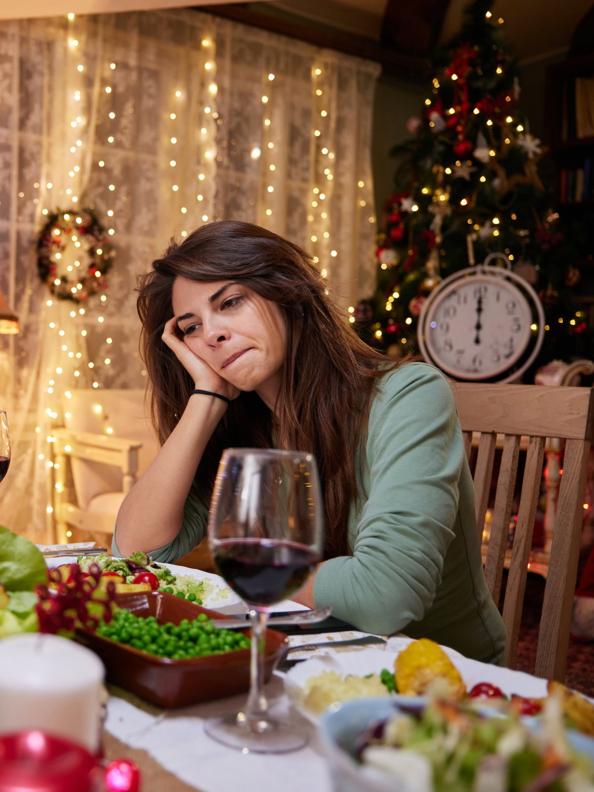 Traurige Frau mit Wein