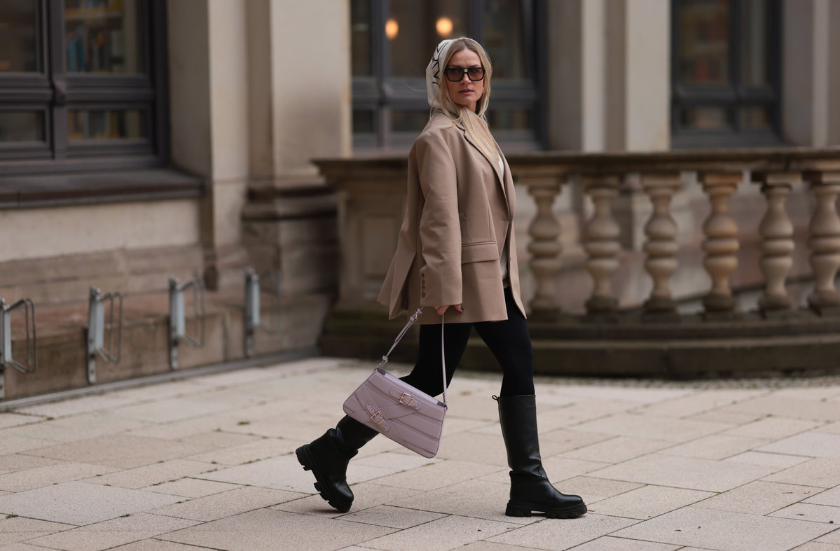 Frau trägt Streetstyle