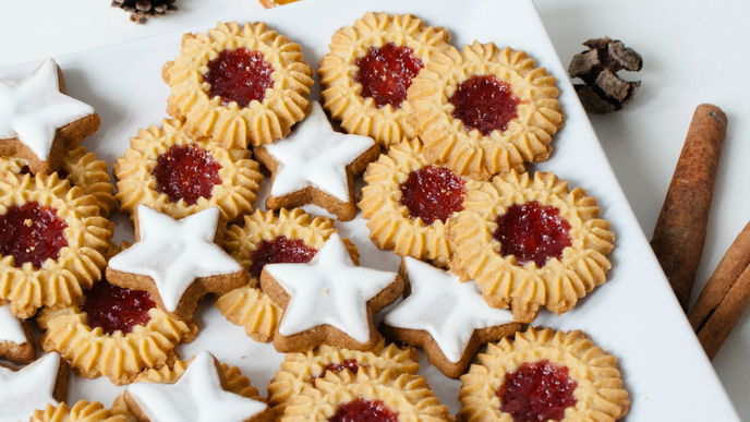 Diese veganen Spitzbuben-Plätzchen versüßen uns die Vorweihnachtszeit