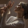 Mode-Trend 2022: Dieses 10-Euro-Teil verleiht deinem Outfit Glamour an den Feiertagen