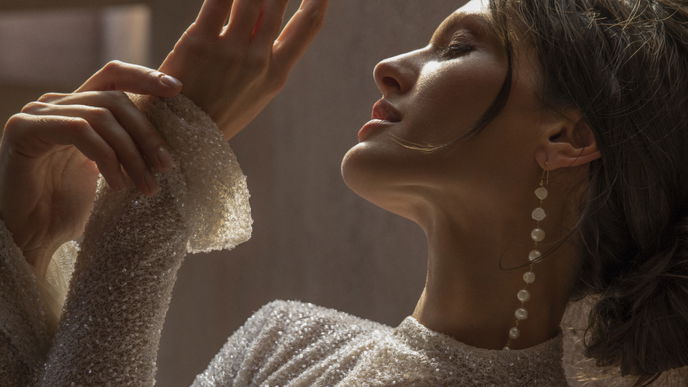 Mode-Trend 2022: Dieses 10-Euro-Teil verleiht deinem Outfit Glamour an den Feiertagen