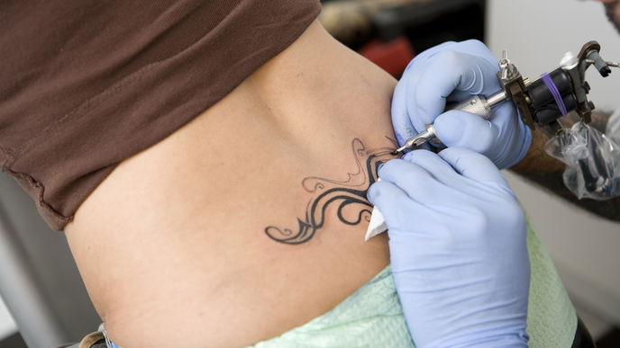 Arschgeweih: Schöne Motivideen und Infos über das kultige Trendtattoo