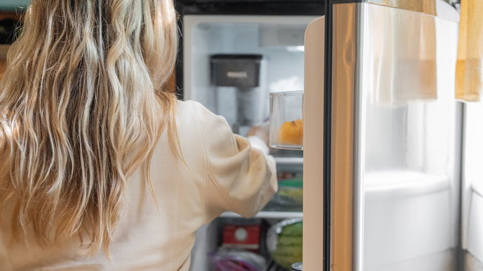 Beauty-Trend 2022: Kosmetik im Kühlschrank aufbewahren? Diesen Hack musst du kennen