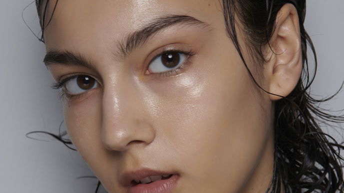 Für lange Wimpern einfach perfekt: Vaseline sorgt für voluminöse Lashes