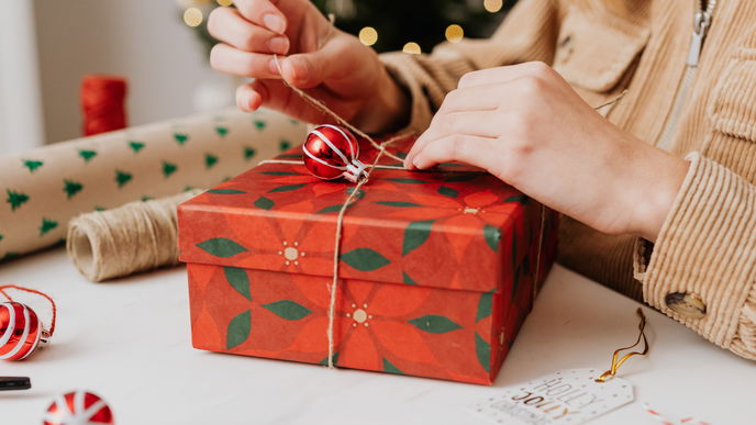 So verpackst du Weihnachtsgeschenke in nur wenigen Minuten