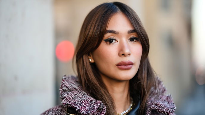 Retro-Vibes: Die "70's Curtain Bangs" sind zurück – und das Upgrade für deine Haare im Winter