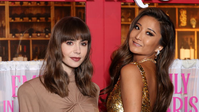 Schwungvoll ins neue Jahr! Die Trend-Frisur "Whispy Bangs" schauen wir uns von "Emily in Paris" ab!