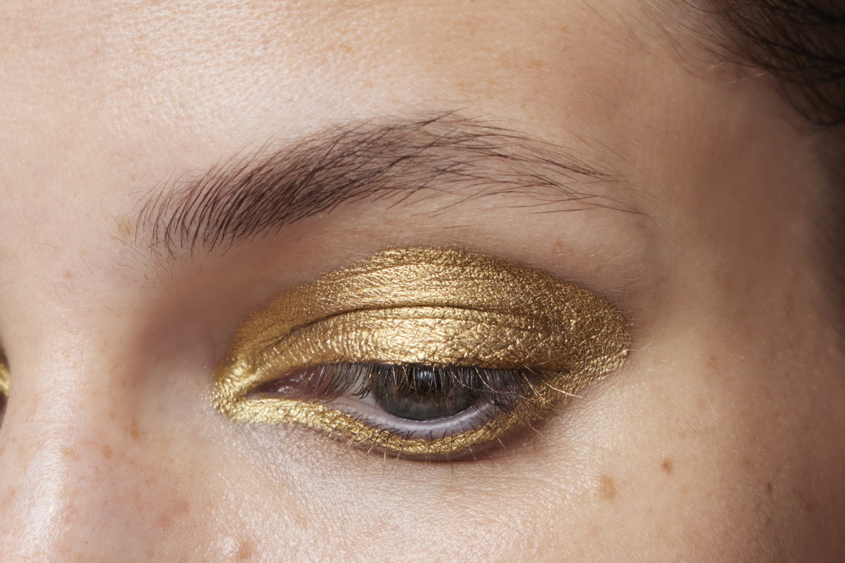 Goldener Lidschatten