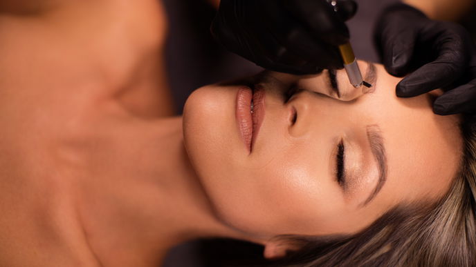 Microblading: So bringst du deine Augenbrauen dauerhaft in Form