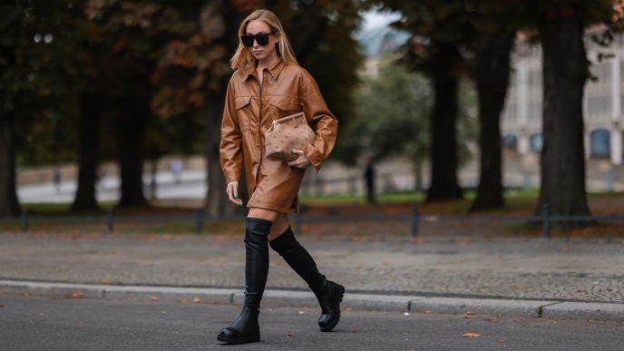Edel trifft sexy: Das Lederkleid stößt das Jeanskleid vom Fashion-Thron