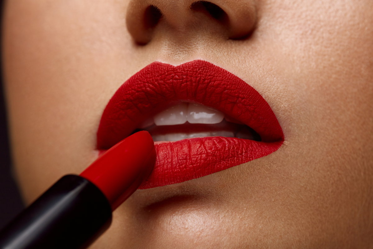 Lippenstift für weiße Zähne